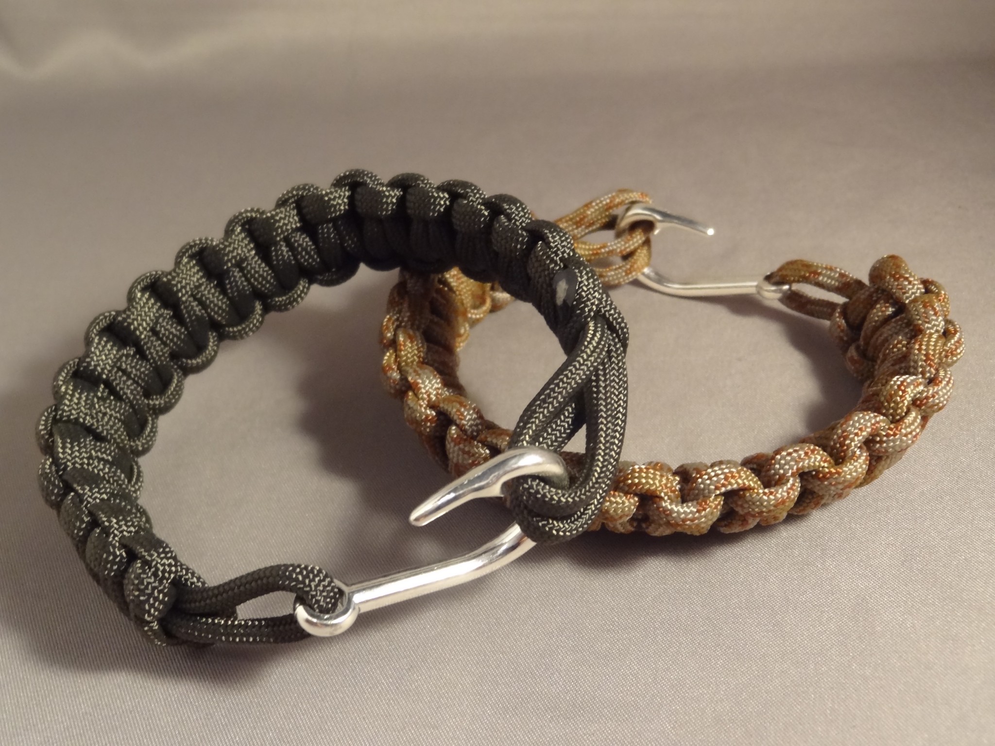 Fish Tail Paracord Survival Bracelets with Metal Clasp, Adjustable Size Fits