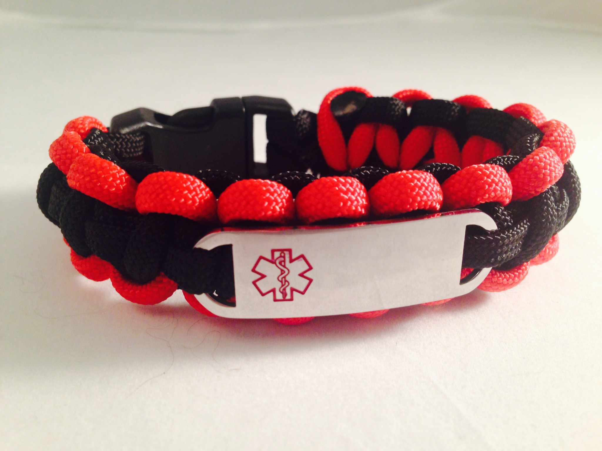 Medical alert bracelet personalized Made in the USA Sieraden Armbanden ID- & Medische armbanden Paracord bracelet in choice of color and text for kids or adults 